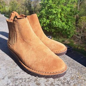 Clarks Suede Chelsea boot boho size 6