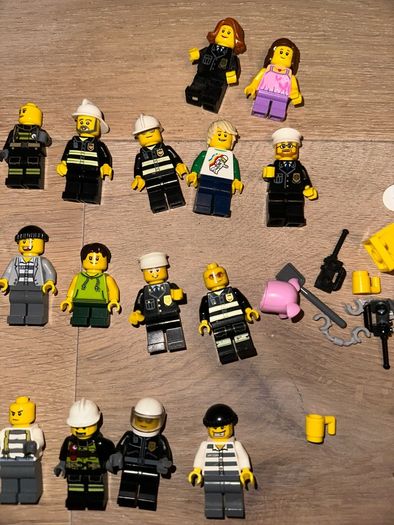 Retired LEGO minifig bundle plus accessories 24 figs