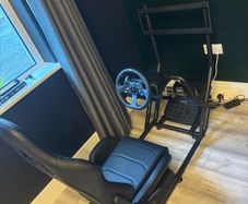 Logitech G920 steering wheel and pedals with ADX firebase RS03 stand and seat