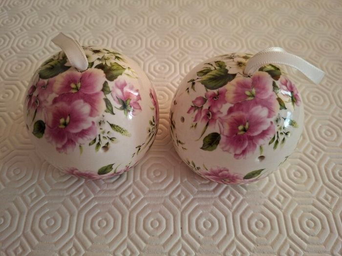 Vintage Ceramic Pot Pourii Globe