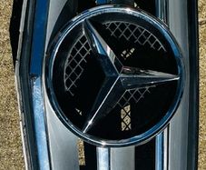 Mercedes W204 Front Grill and badge