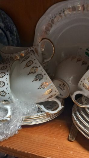 18 Piece Queen Ann China Tea Set