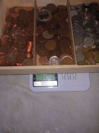 4 kg.coins+14 banknotes.