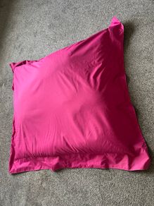 Giant XL Bean Bag 130 x 140cm  Pink 40 Euro