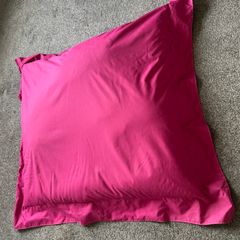 Giant XL Bean Bag 130 x 140cm  Pink 40 Euro