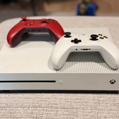 Xbox One S (White) + 2 Controllers