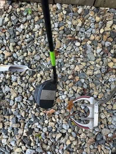 Odessy White Putter, Dune 56 Wedge, Mizuno driving