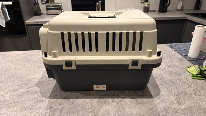 BRAND NEW Pet Carrier / Travel Crate (Petstop L50) - Unused with Tags