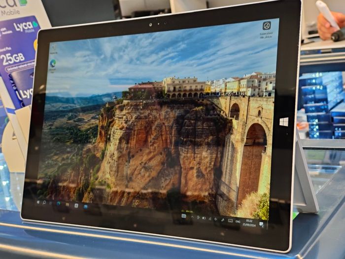 Microsoft Surface Pro 3 12inch i5-4300U 8GB RAM 256GB SSD Windows 10 Pro Touch (Without Keyboard)