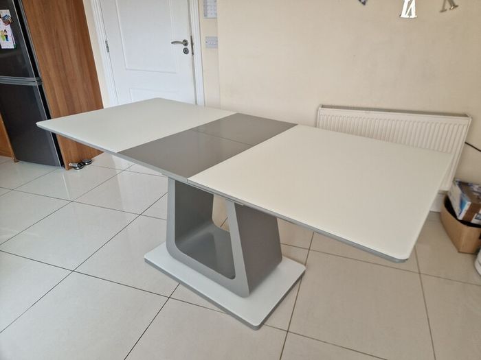 Glasstop Extendable Kitchen Dining Table Set