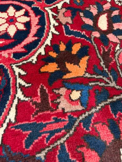 Magnificent Large Persian Bakhtiari Rug | Hand-Knotted Wool | 380cm X 260cm