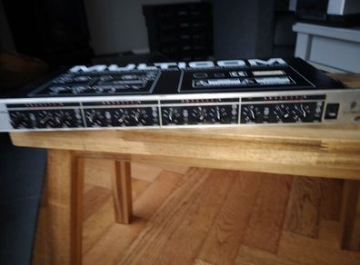 Behringer MDX2600