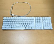 Genuine Apple USB Keyboard A1048 (White) QWERTY -  VGC