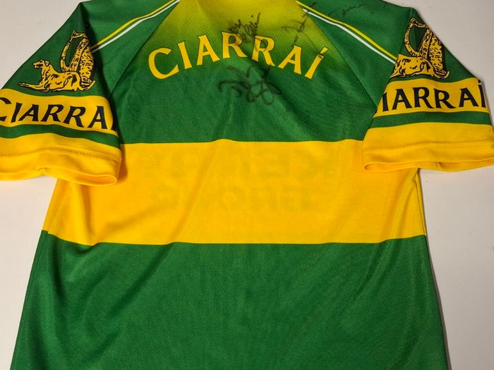 Vintage Kerry GAA (Autographed) O'Neills Gaelic Football Jersey (Youths 10-11 Years) FREE POST