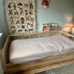 Child's bed with drawer (including drawer mattress)