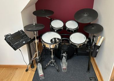 Roland V51 v-drum based kit, as new