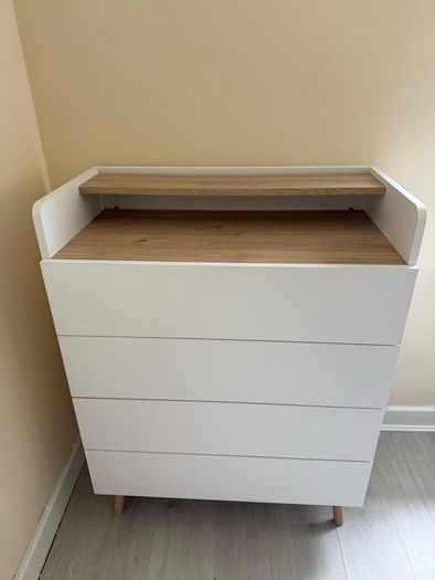 Chest of Drawers with Shelf