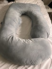 LIKE NEW Pregnancy Pillow - MomCozy
