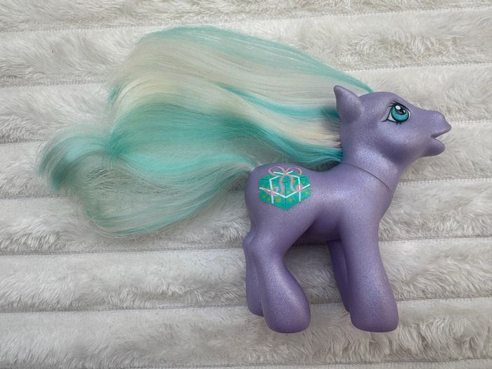 2002 My Little Pony G3 Razzaroo Hasbro MLP Purple Birthday Present Damaged approx. 11 cm.  Used Please see photos