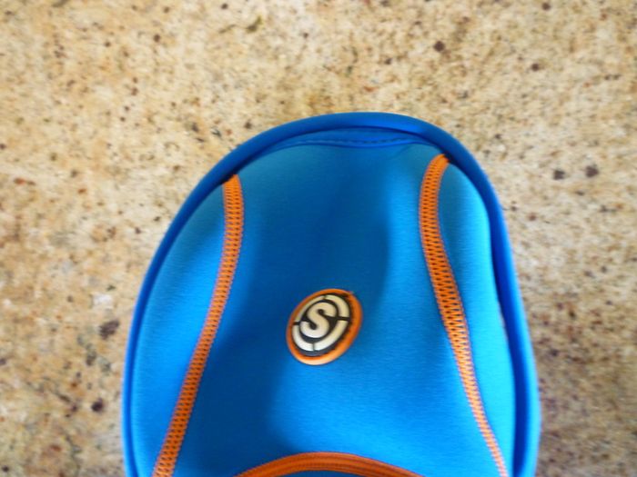 Neoprene stretchy quality bottle holder lunch bag. NEW. Australian Smash Nude food mover biker bottle