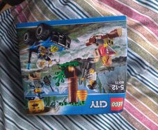 LEGO City Mountain Fugitives (60171), a retired 88-piece police-themed building set