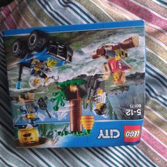 LEGO City Mountain Fugitives (60171), a retired 88-piece police-themed building set