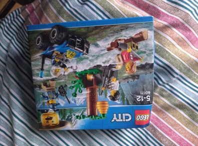 LEGO City Mountain Fugitives (60171), a retired 88-piece police-themed building set