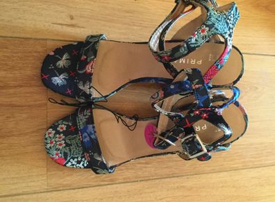 Ladies sandals size 5 brand new