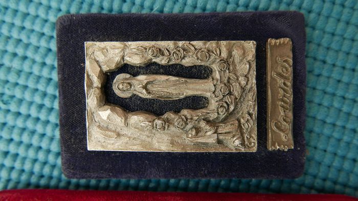 Vintage Religious Plaque 10 each