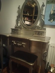vanity table