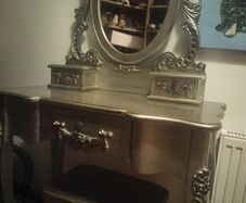 vanity table
