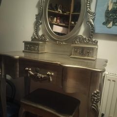 vanity table