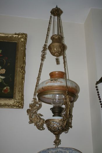 Antique Counter-Weighted  Parlor Oil Lamp