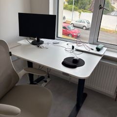 IKEA stand up office desk - electric