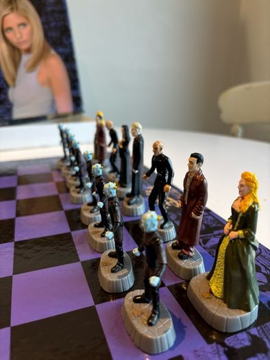 Buffy the Vampire Slayer Collector's Chess Set Rare 2000 Edition!