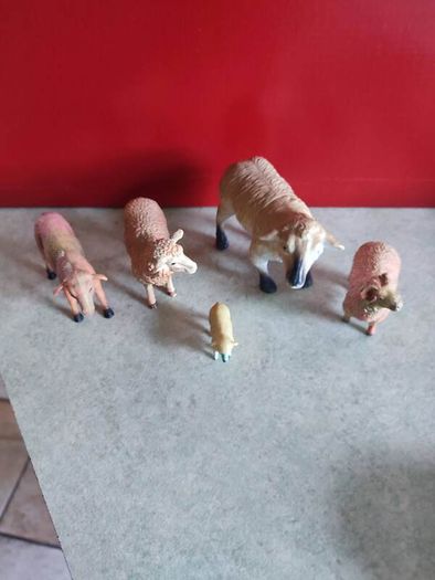 Lot Of 5 Cheaps Miniature Small Hard Plastic Farm Animals Toys.