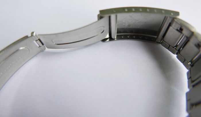 D'Alton Digital Wristwatch - Metal Bracelet and Water Resistance - fresh battery