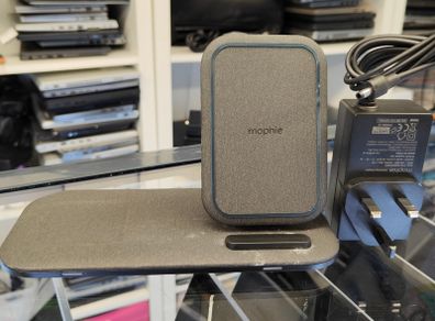2 in 1 ZAGG mophie wireless charging stand 15W + (Black - UK Plug) Used