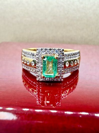 Emerald & Natural Zircon Ring