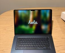 MacBook Air 15-inch (M3) - Midnight - 8GB RAM / 256GB SSD - Excellent Condition