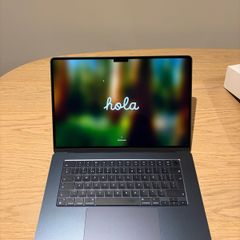 MacBook Air 15-inch (M3) - Midnight - 8GB RAM / 256GB SSD - Excellent Condition