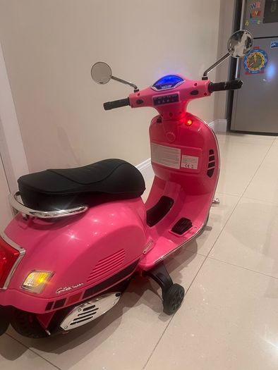 Kids electric Vespa scooter