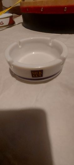 Silk cut purple ashtray, good condition,,price includes post to anywhere in Ireland thank you, see pictures for condition, collectors item, with smoking bans, etc ,price includes post to anywhere in Ireland thank you