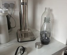 water aarke machine with bottle