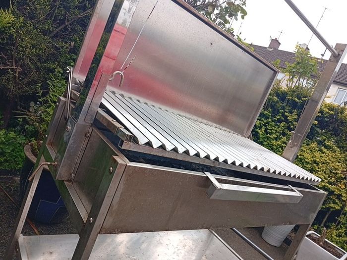 large catering barbeque Ideal for the summer can cook a lot of food at the same time