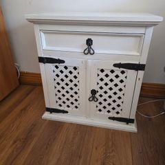 Bedside lockers