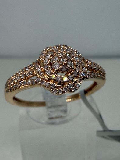 Diamond 9K (375) Rose Gold SGL Certified Pink Diamond Cluster Ring.