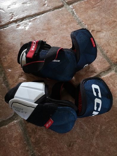 Full set of inline/roller hockey gear