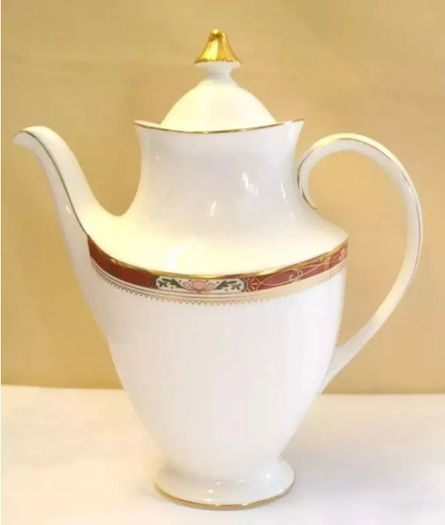 Pristine Vintage Royal Doulton "Sandon" Coffee Pot