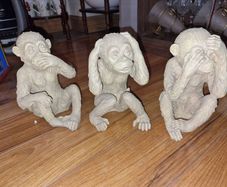 statues